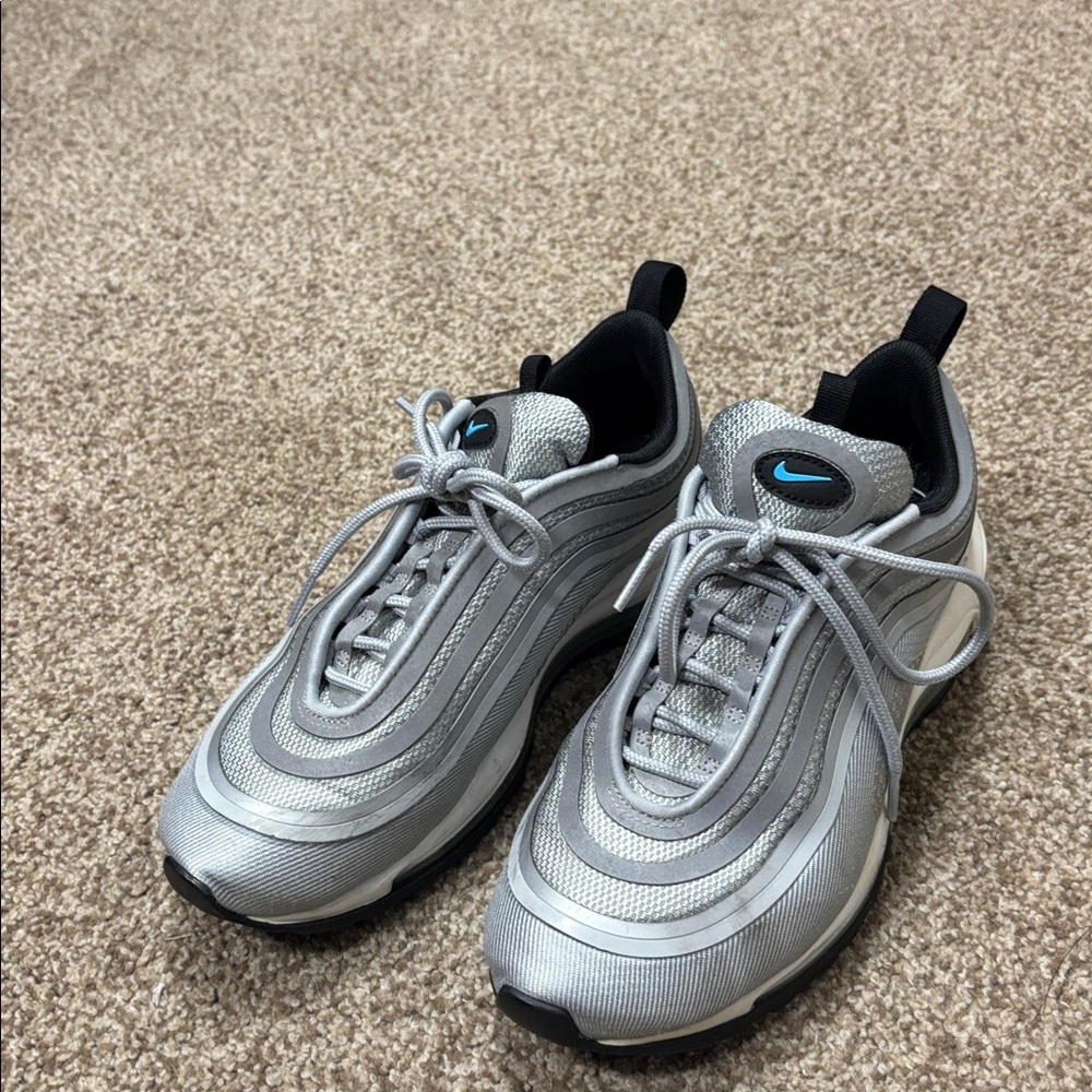 Nike Air Max Gray and Black Athletic Shoes
